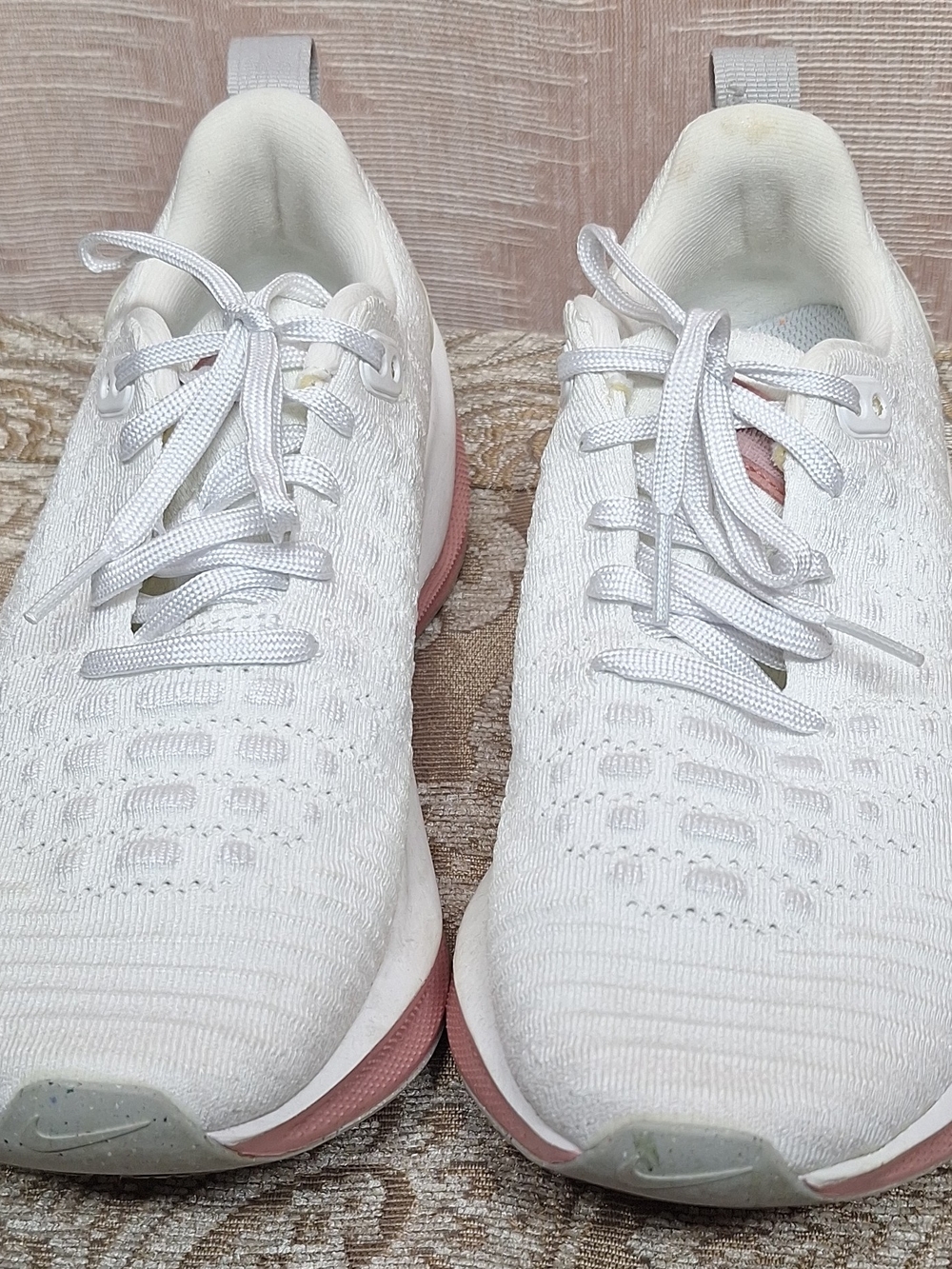 Nike ReactX Women's White Knit Running Shoes with Pink Midsole Size 8